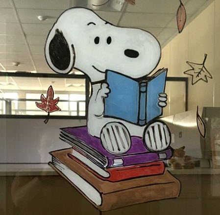Snoopy reading books